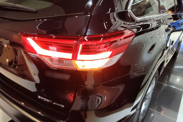 Used Toyota Highlander 2018 2.0T Four-Wheel Drive Luxury Version 7 Seats China VI Standard
