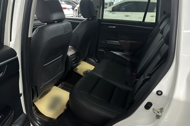 Used GAC Trumpchi GS7 2017 320T Four-Wheel Drive Luxury Smart Connectivity Model