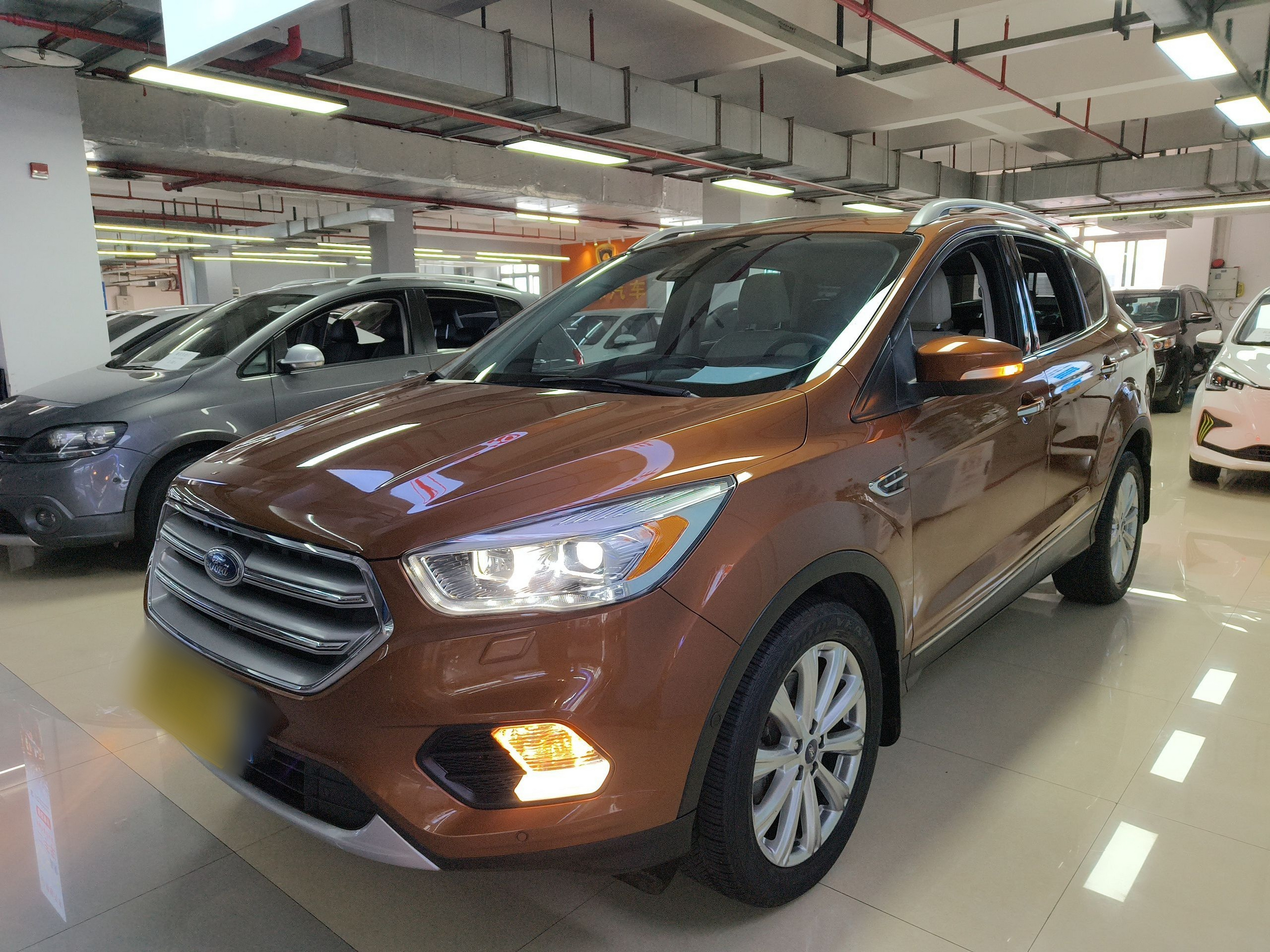 Под передней частью автомобиля