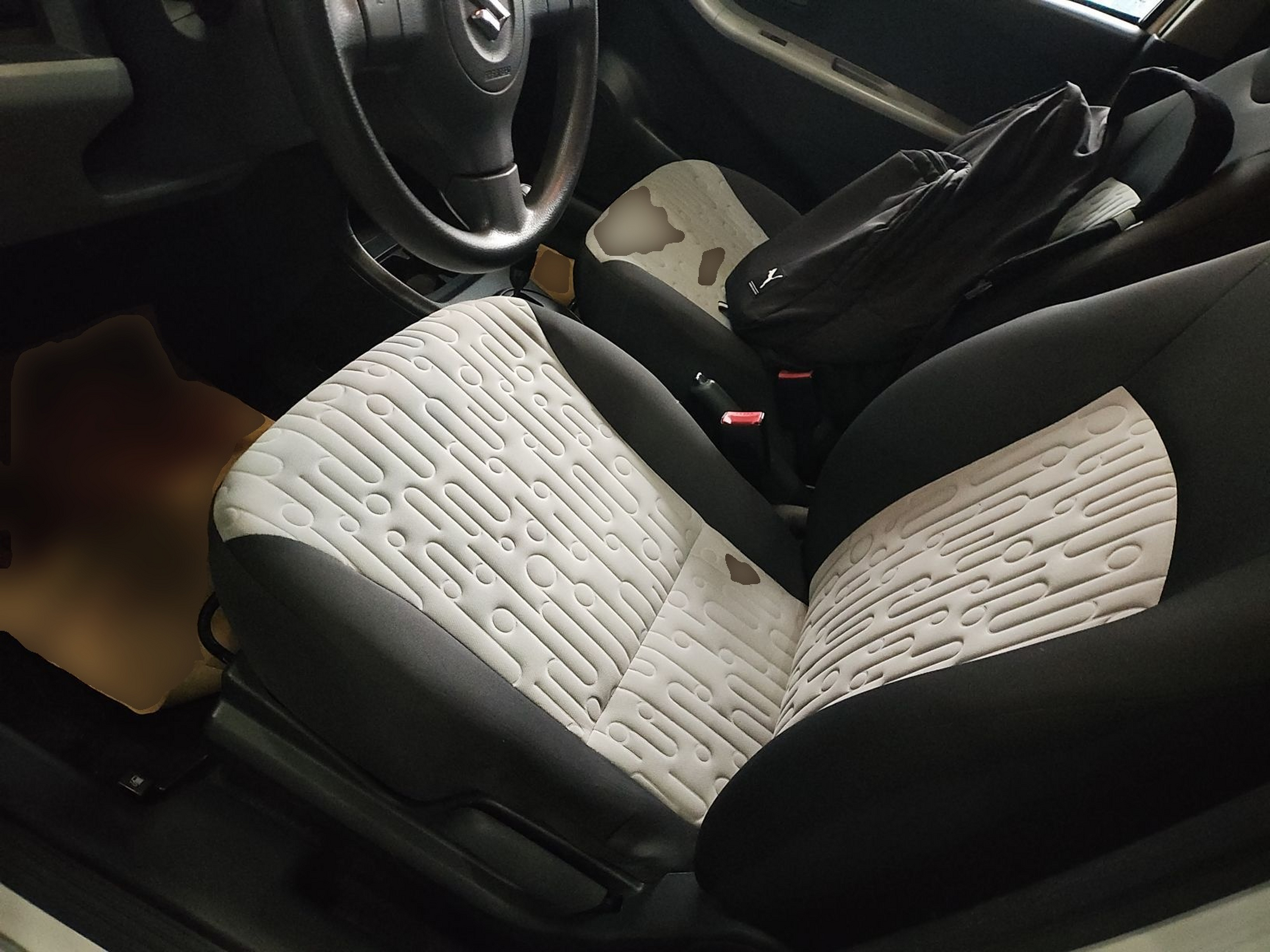 Переднее сиденье в автомобиле