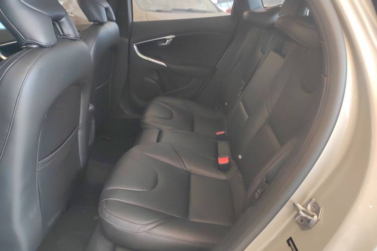 Used Volvo V40 2017 T3 Zhiyi Edition
