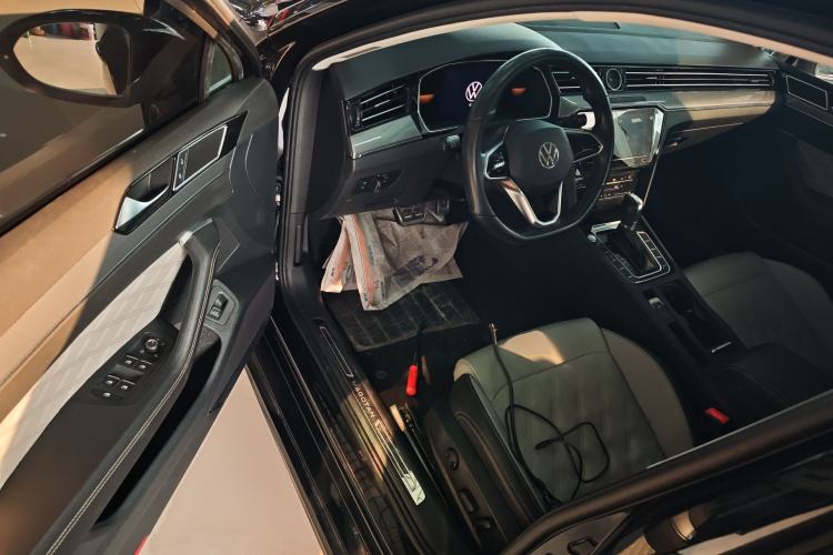 Used Volkswagen Magotan 2023 2 Million Units Limited Edition 280TSI DSG Leading Version
