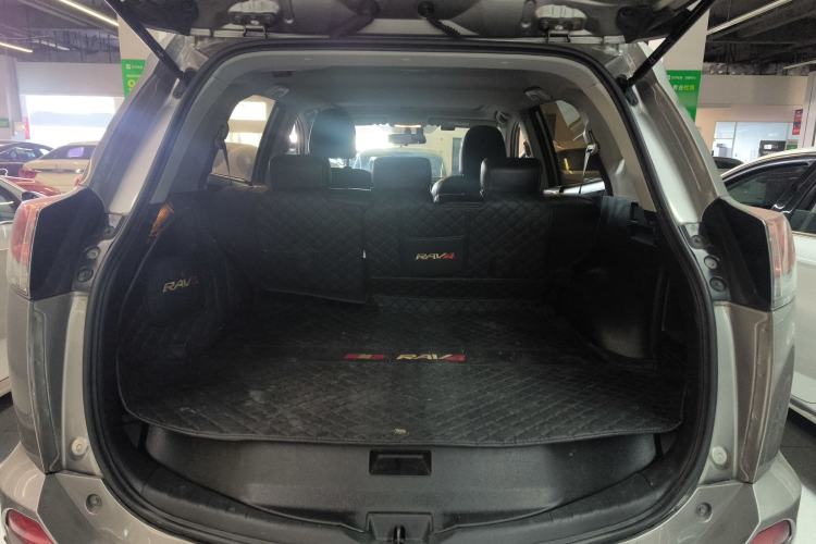 Used Toyota RAV4 2018 2.0L CVT Two-Wheel Drive Fashion X Edition
