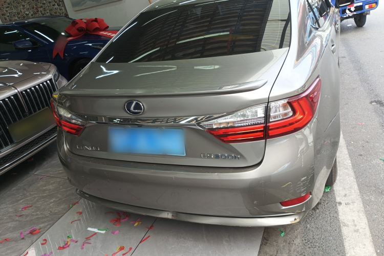 Used Lexus ES 2015 300h Comfort Edition
