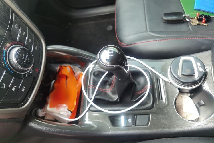 Used Changan CS75 2017 Shangkui Edition 1.5T Manual Fengxiang Model
