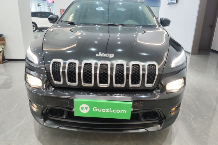 Used  Cherokee 2017 2.0L Superior Edition
