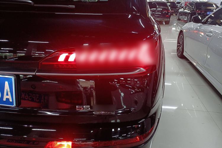 Used Audi Q7 2022 55 TFSI quattro S line Sport model
