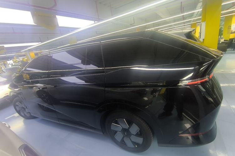 Used XPeng X9 2024 702 Ultra-Long Range Max
