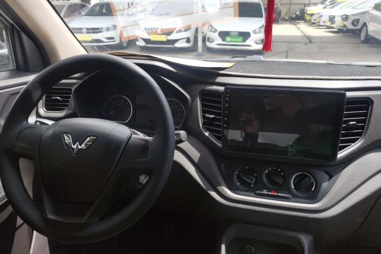 Used Wuling Hongguang V 2019 1.5L Jingqu Version China VI LAR
