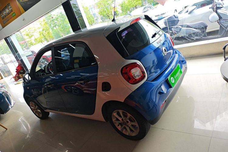 Used  forfour 2016 1.0L 52 kW Dynamic Edition
