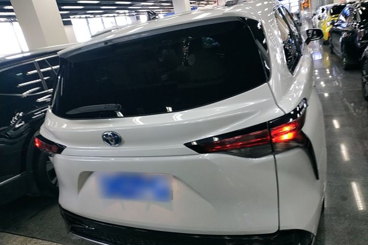 Used Toyota Granvia 2022 2.5L Hybrid Premium Edition
