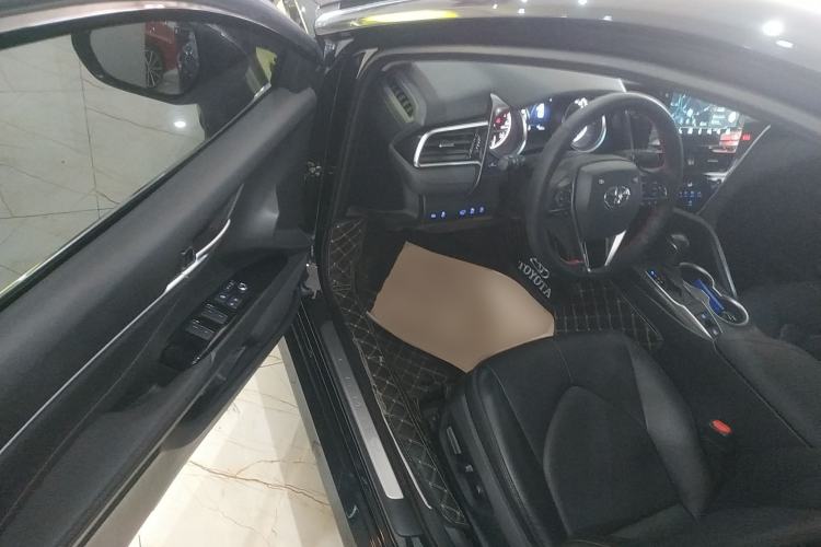 Used Toyota Camry 2021 2.0G Luxury Edition
