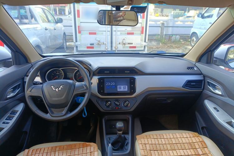 Used Wuling Hongguang 2018 1.5L S Comfort Model L2B
