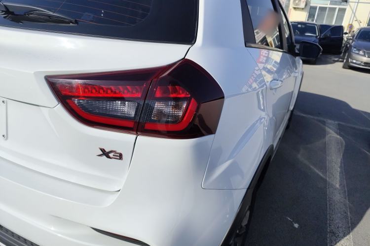 Used Geely Auto Vision X3 2019 Upgraded Model 1.5L Manual Elite Version
