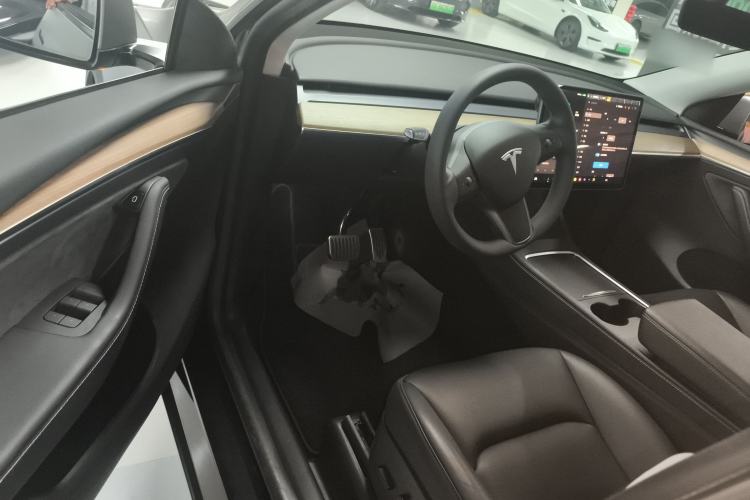 Used Tesla Model Y 2022 Rear-Wheel-Drive Version
