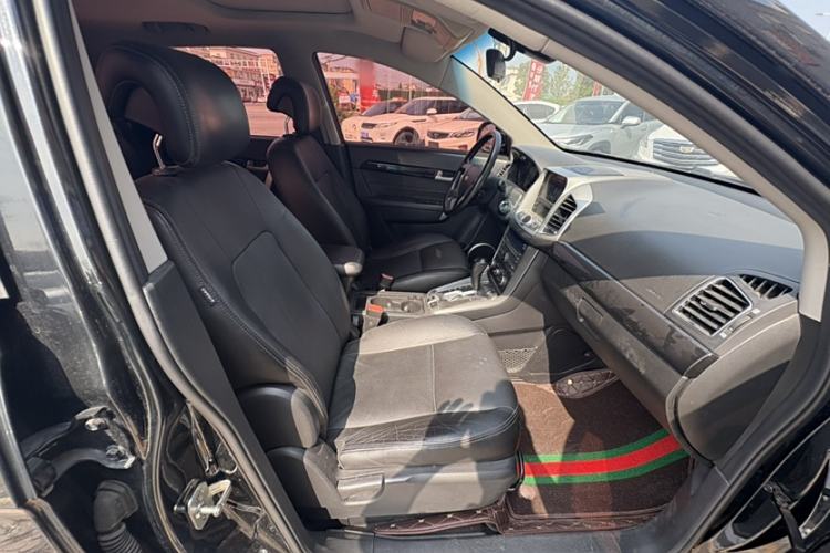 Used Chevrolet Captiva 2017 2.4L 4x4 Flagship Edition 7-Seater
