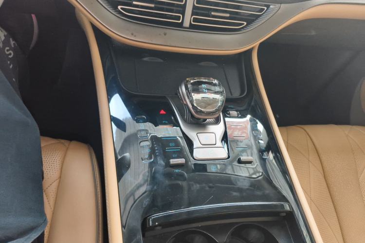 Used Denza D9 2024 DM-i 980 Four-Wheel Drive Flagship Model