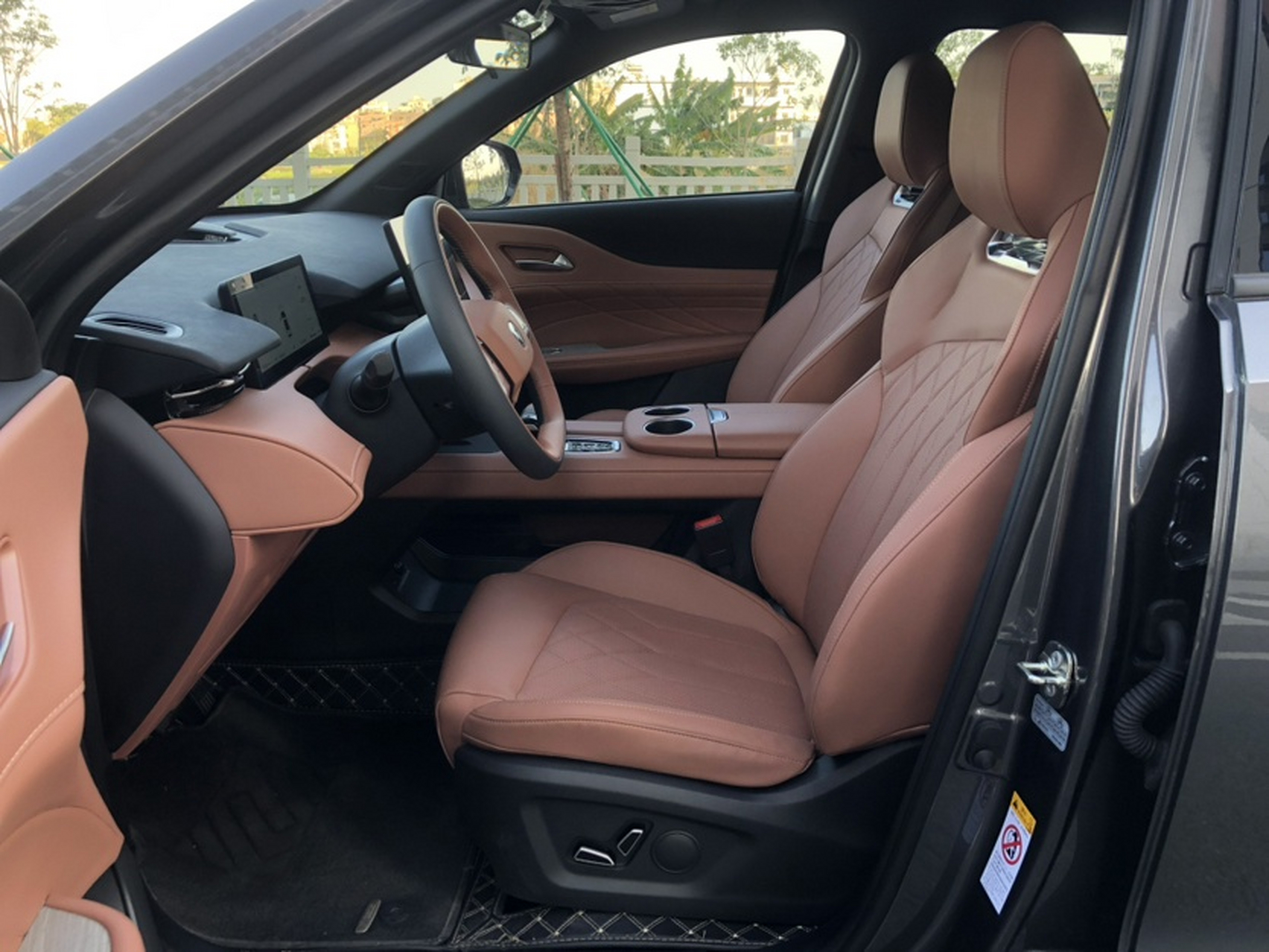 Переднее сиденье в автомобиле