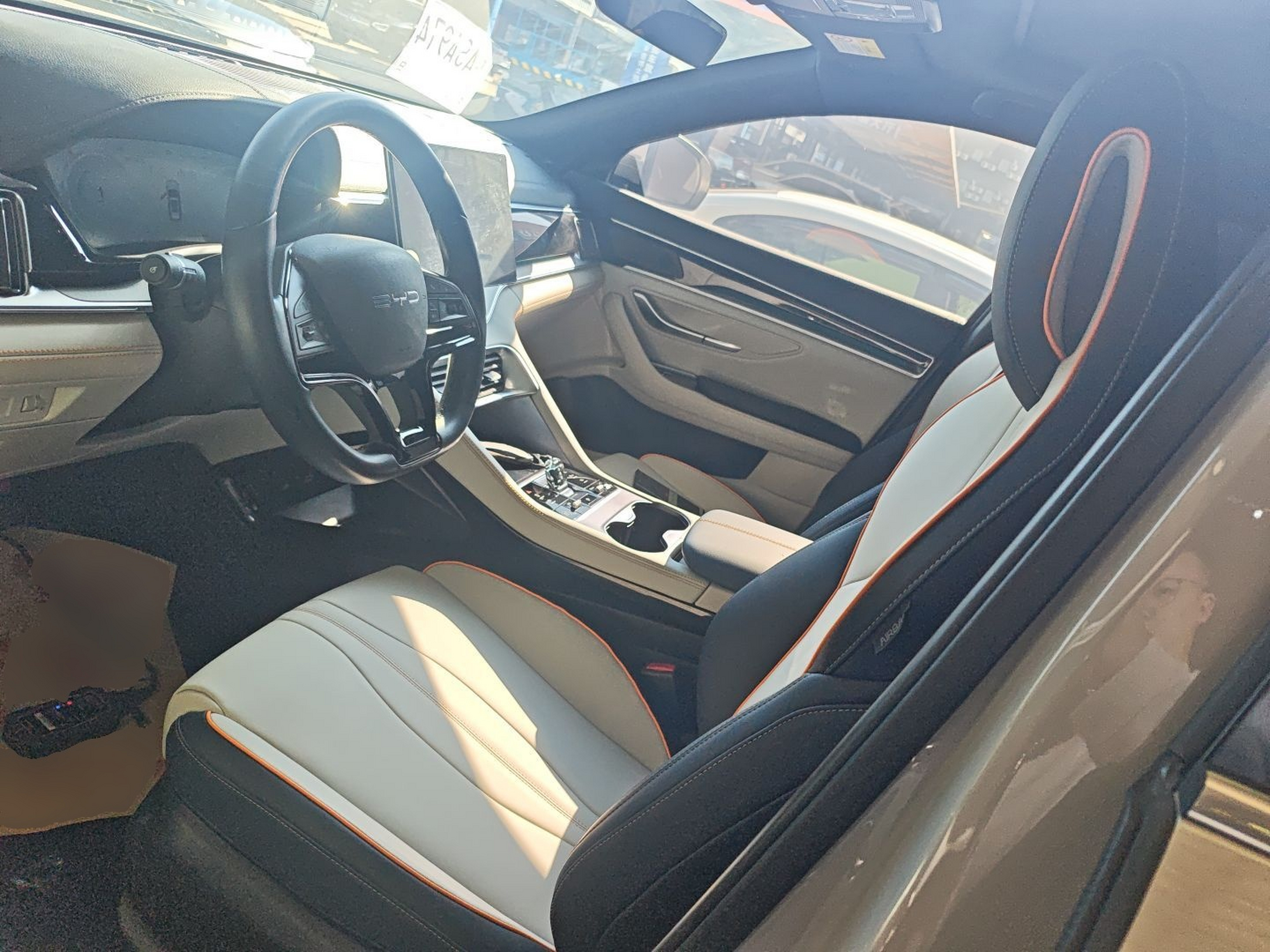 Переднее сиденье в автомобиле