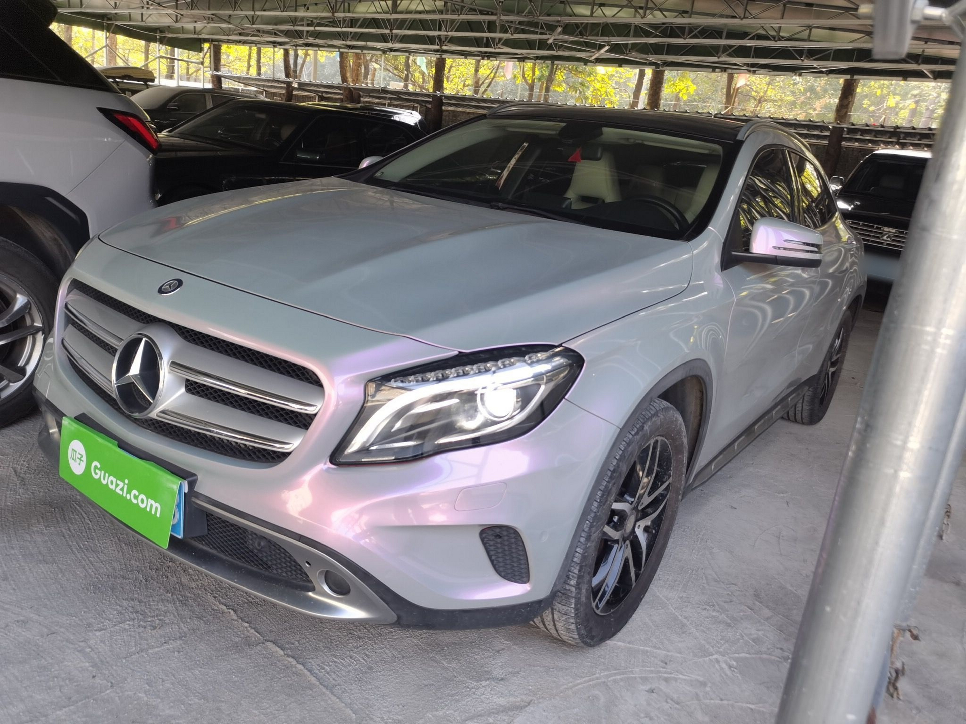 Под передней частью автомобиля