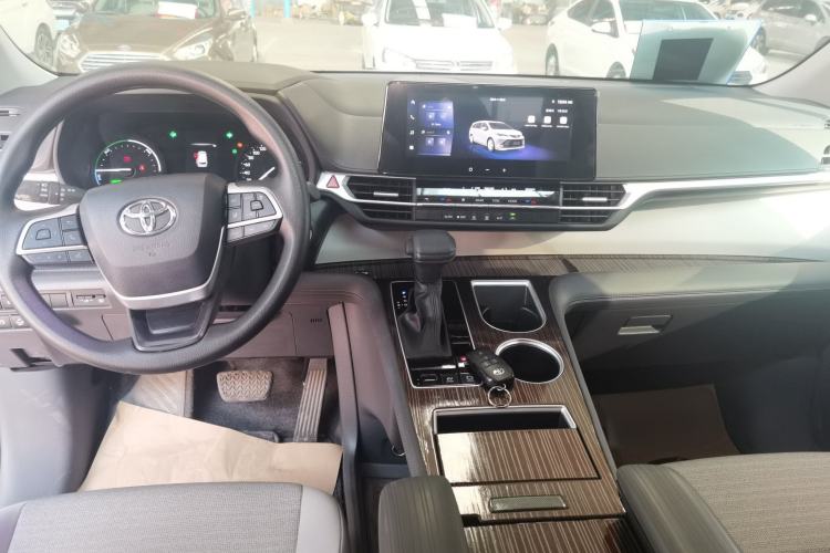 Used Toyota Sienna 2024 2.5L Hybrid Comfort Edition
