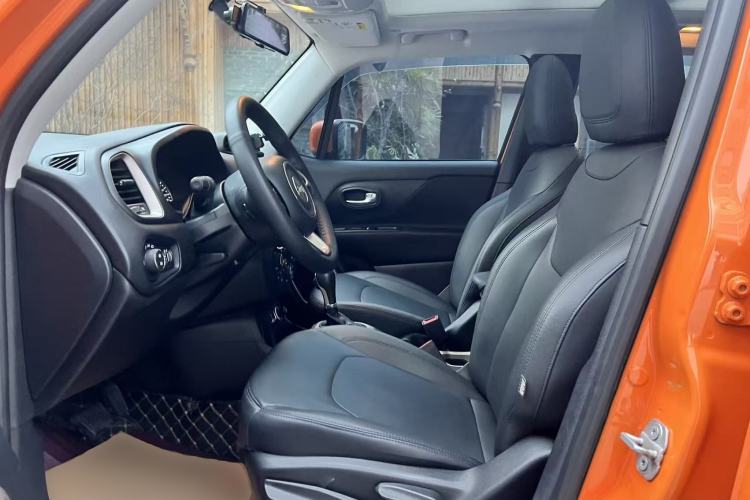 Used  Renegade 2018 Connected Large Screen Version 180T Automatic High-Energy Edition
