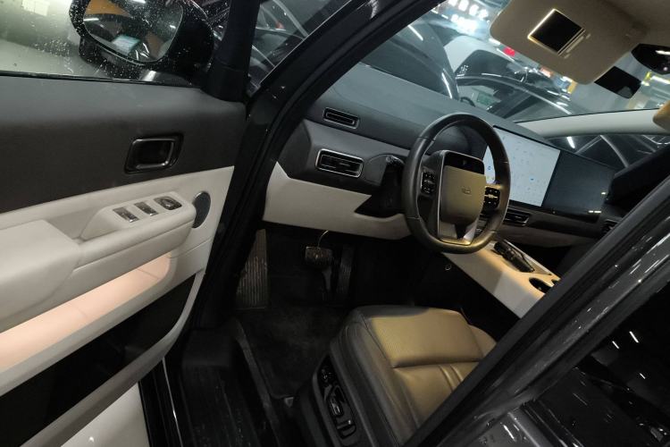 Used Li Auto MEGA 2024 Ultra Model
