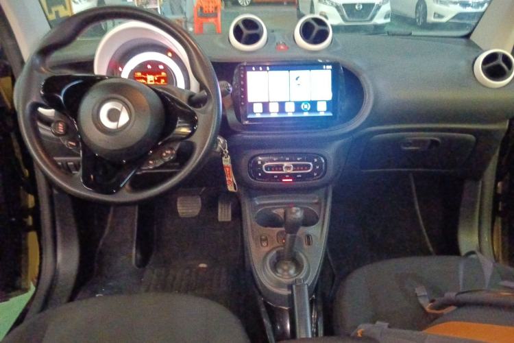 Used  fortwo 2015 1.0L 52 kW hardtop Dynamic version
