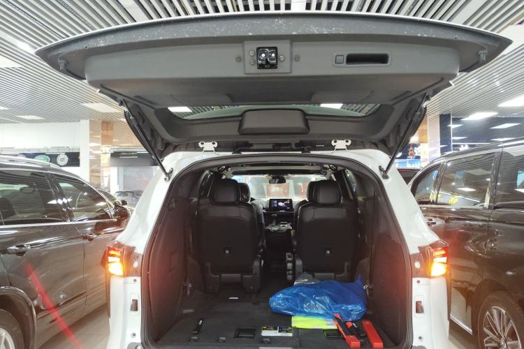 Used Toyota Granvia 2024 2.5L Hybrid Comfort Edition
