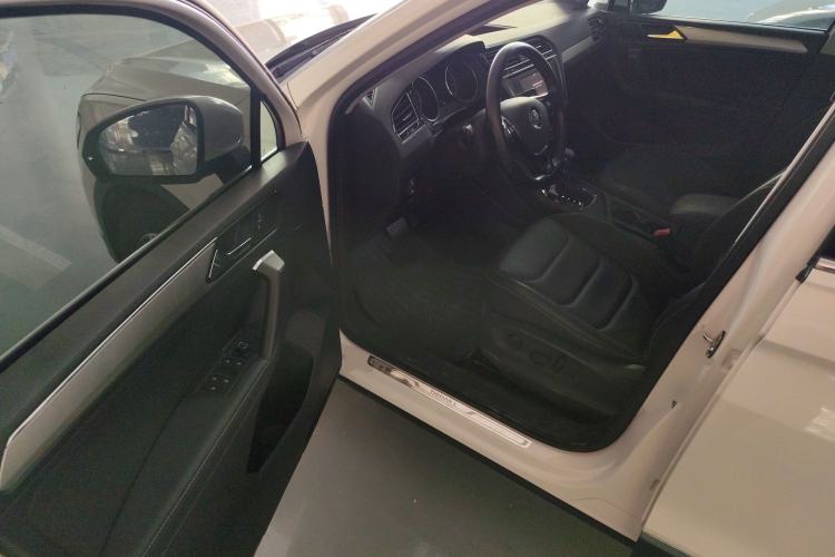 Used Volkswagen Tiguan L 2019 330TSI Automatic Two-Wheel Drive Panoramic Comfort Edition China VI Standard
