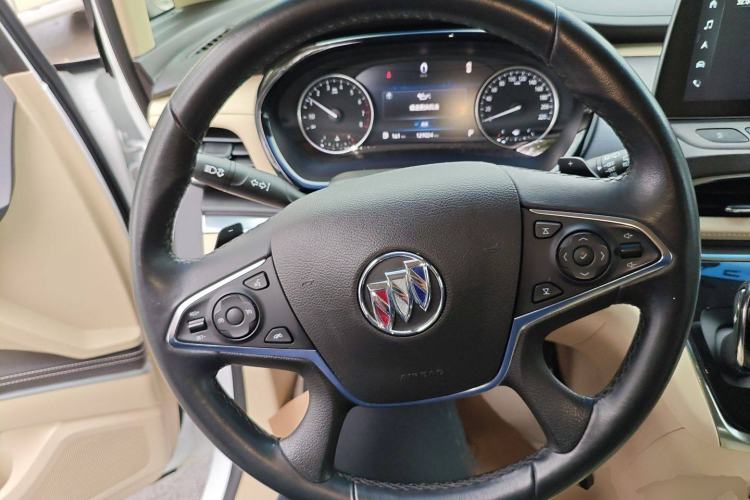 Used Buick GL8 2023 Facelifted Land Cruiser Executive Luxury Version
