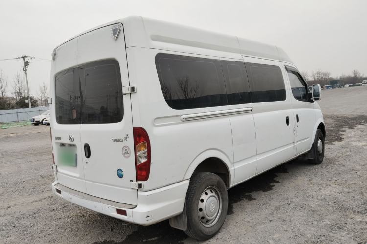 Used SAIC MAXUS Xintu V80 2023 2.0T Manual Classic Aoyuntong Power Version Long Wheelbase Mid-Roof Design 6/7/8/9-Seater