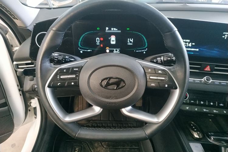 Used Hyundai Elantra 2023 1.5L CVT LUX Prestige Edition