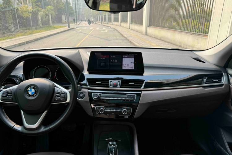 Used BMW X1 2020 sDrive25Li Leading Model
