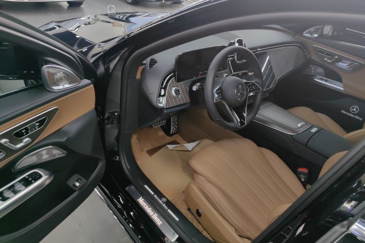 Used Mercedes-Benz E-Class 2024 Refresh E 300 L Stylish Edition
