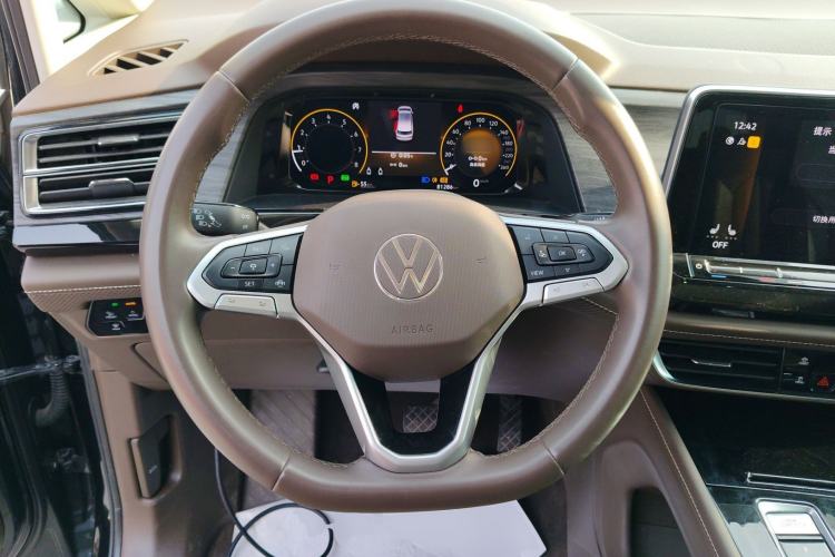 Used Volkswagen Viloran 2024 330TSI Luxury Edition
