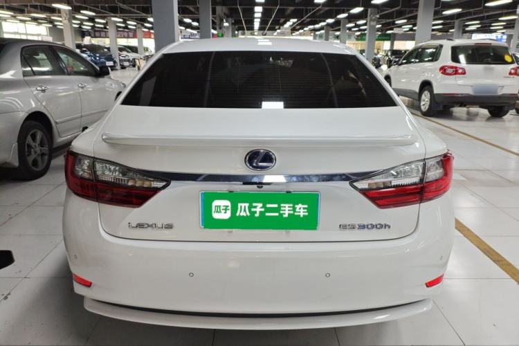 Used Lexus ES 2015 300h Luxury Edition