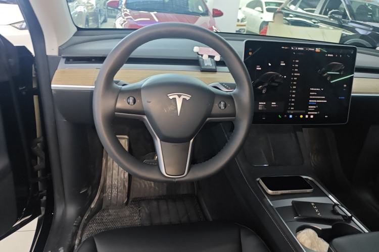 Used Tesla Model Y 2023 Rear-Wheel-Drive Version
