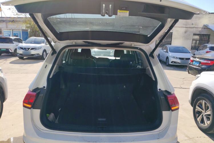 Used Volkswagen Tiguan L 2021 280TSI Automatic Two-Wheel Drive Comfort Edition – Low-Trim Version
