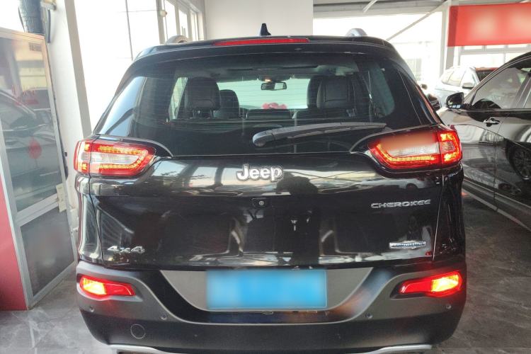 Used  Cherokee 2016 2.4L Professional Smart Version
