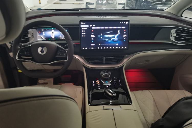 Used Denza D9 2024 DM-i 980 Four-Wheel Drive Prestige Model
