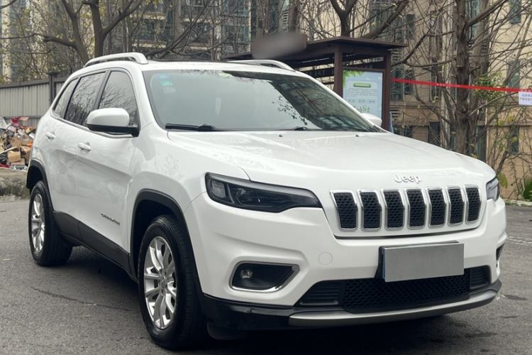 Used  Cherokee 2019 2.0T Two-Wheel Drive Smart Enjoyment Version China V

