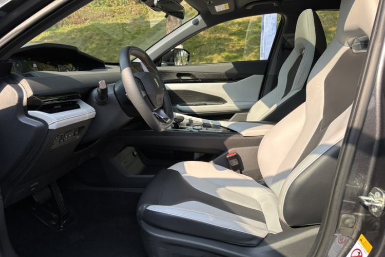 Used Changan UNI-V iDD 2024 Blue Whale Smart Electric iDD 136km ZhiKu Model