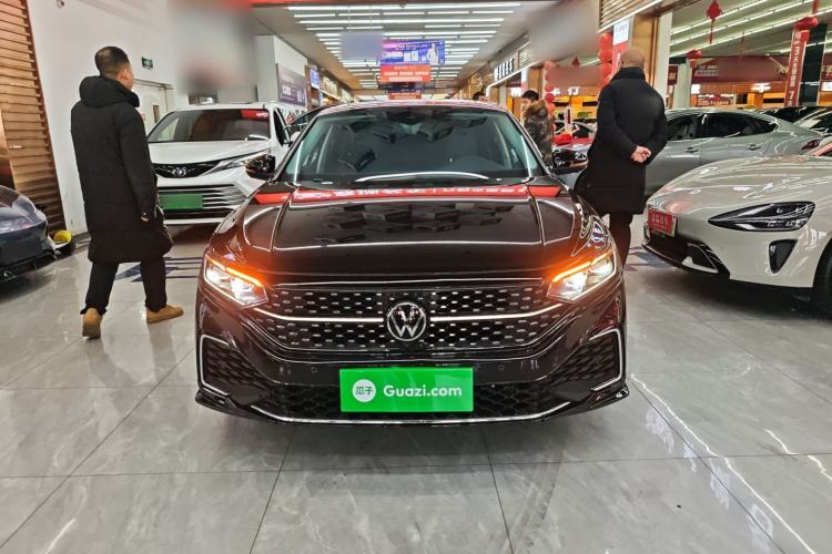 Used Volkswagen Passat 2025 Outstanding Model 380TSI Starry Dragon Glorious Edition
