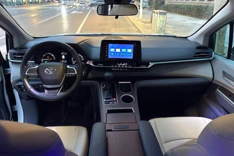 Used Toyota Sienna 2023 2.5L Hybrid Comfort Edition