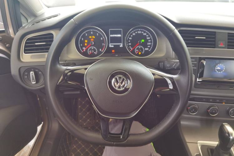 Used Volkswagen Golf 2016 230TSI Automatic Comfort Version
