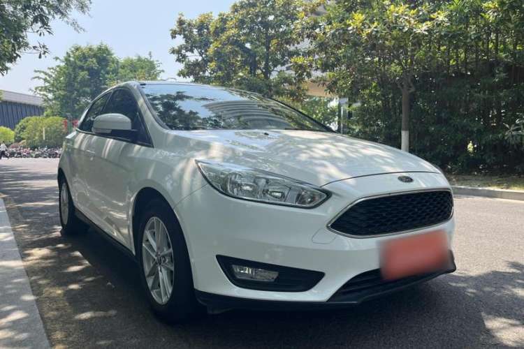 Used Ford Focus 2018 Hatchback Classic 1.6L Automatic Trendy SmartDrive Edition
