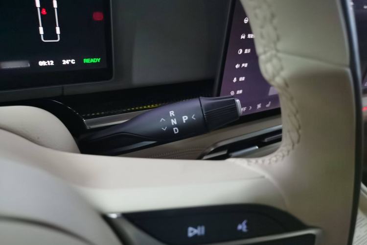 Used VOYAH Dream 2025 PHEV Four-Wheel-Drive Flagship Kunpeng Edition
