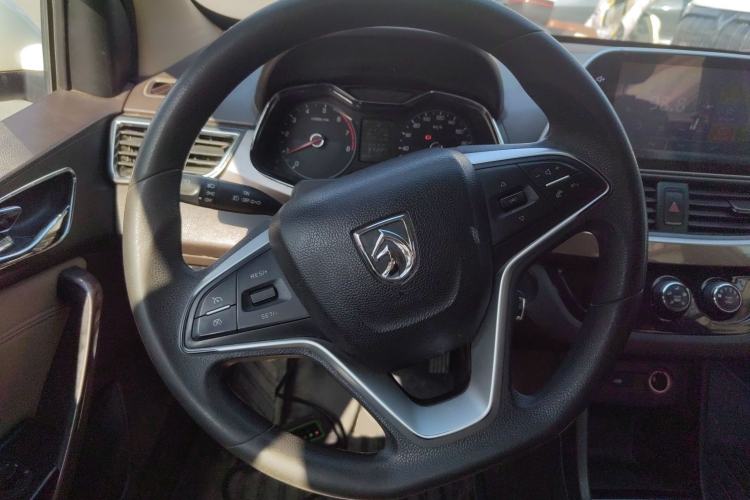 Used Baojun 310W 2017 1.5L Manual Fashion Model China V