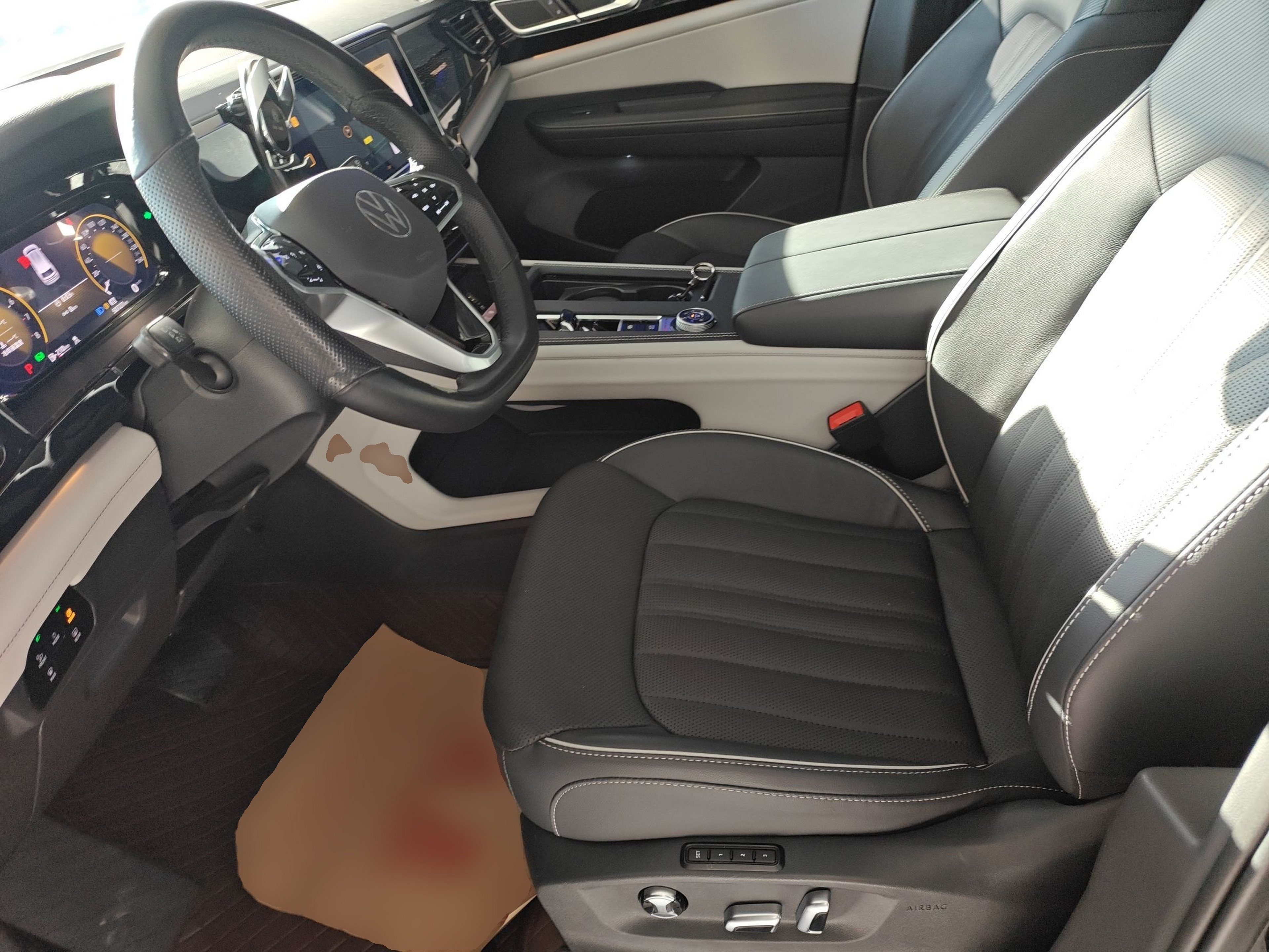 المقاعد الأمامية داخل السيارة